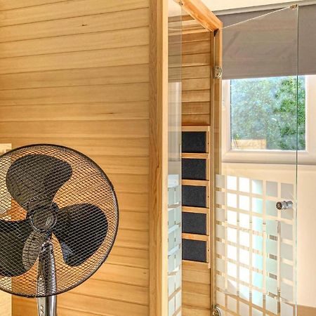 Cozy Home In Heinkenszand With Sauna מראה חיצוני תמונה