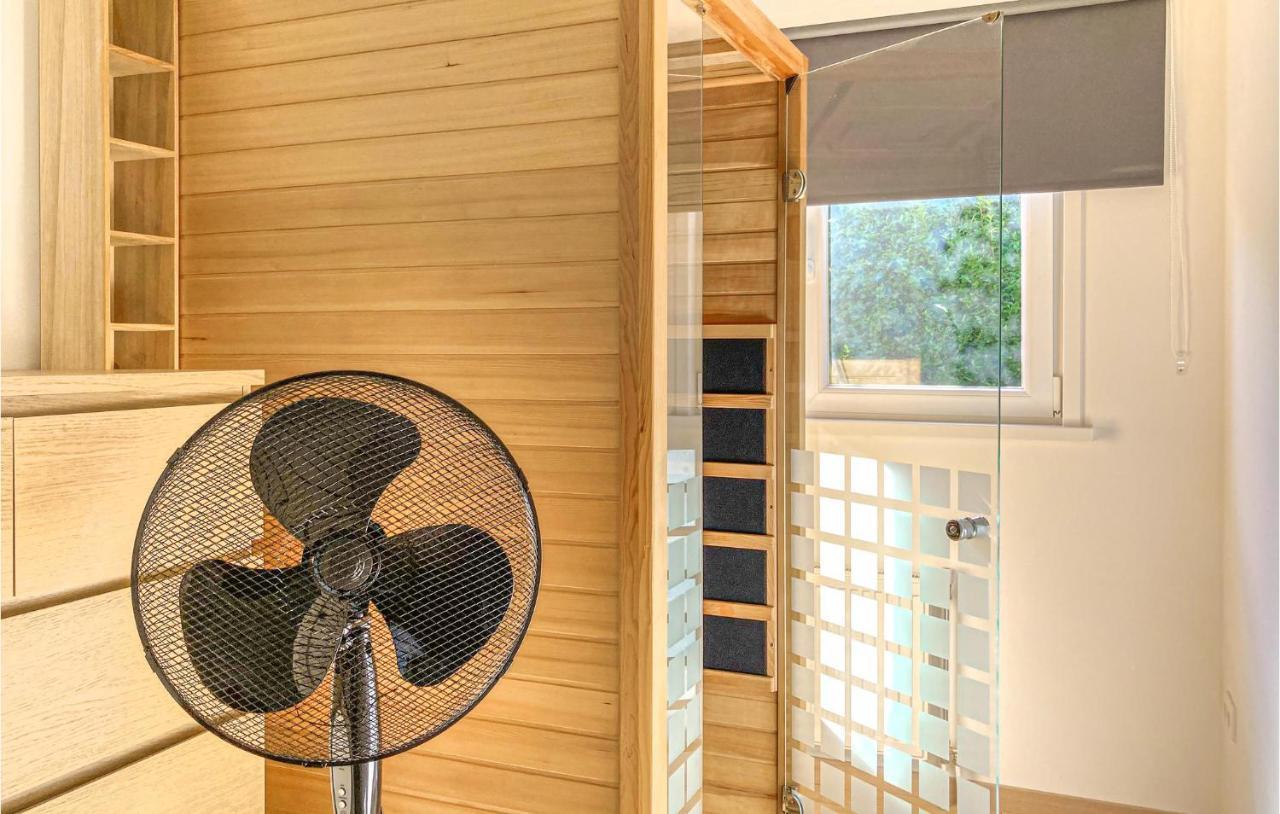 Cozy Home In Heinkenszand With Sauna מראה חיצוני תמונה